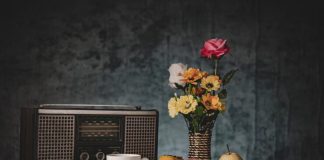 Vintage and Antique Decor: How to Mix It Into a Modern Home Without It Looking Random vintage decor ideas