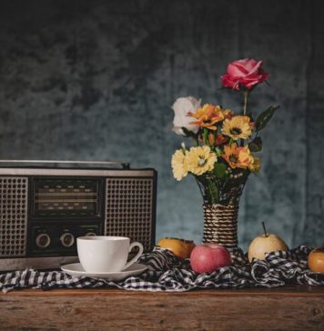 Vintage and Antique Decor: How to Mix It Into a Modern Home Without It Looking Random vintage decor ideas