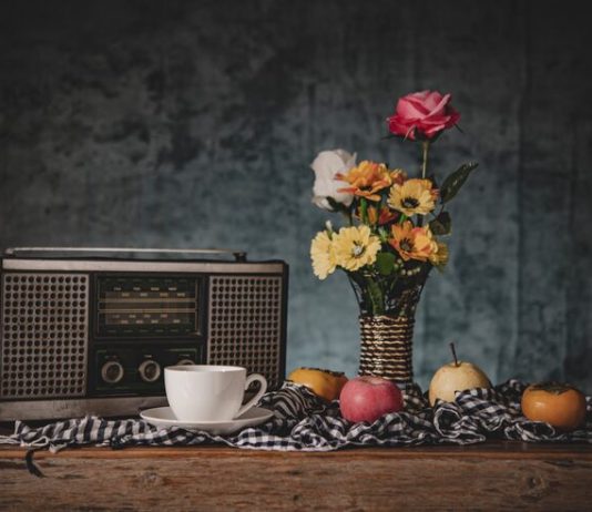 Vintage and Antique Decor: How to Mix It Into a Modern Home Without It Looking Random vintage decor ideas